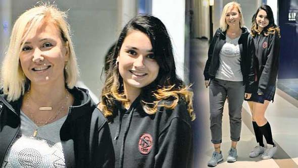 Berna Lain, 16 yandaki kz Ada ile birlikte nceki gn Nianta City&#8217;s AVM&#8217;de alveri turunda grntlendi.