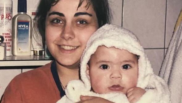 Bu nly muhtemelen tandnz. ok gen yata anne olan bu nl yllar gese de ok da fazla deimedi.