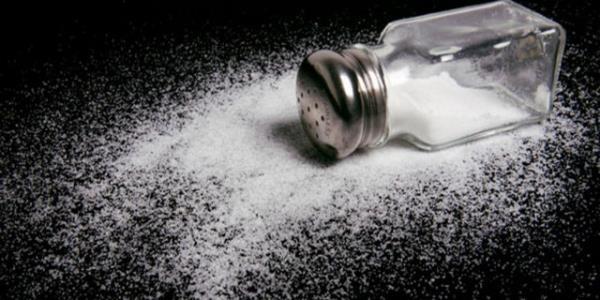 Bilinmeyen ey ise tuzun iindeki youn sodyum beyne de zararldr ve dnme yeteneini zayflatr.