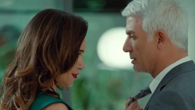 evval Sam &#8220;imizin bandayz ve keyifle alyoruz. ok severek yapyorum bu ii. Yasak Elma&#8217;daki rolm ok seviyorum. nk hayatmda ilk defa byle ters ke bir rol canlandrdm. Bu cesareti gsteren de Fatih Aksoy&#8217;dur&#8221; diye konuan evval Sam, senaryo eline geldiinde hissettiklerini de yle aktard: