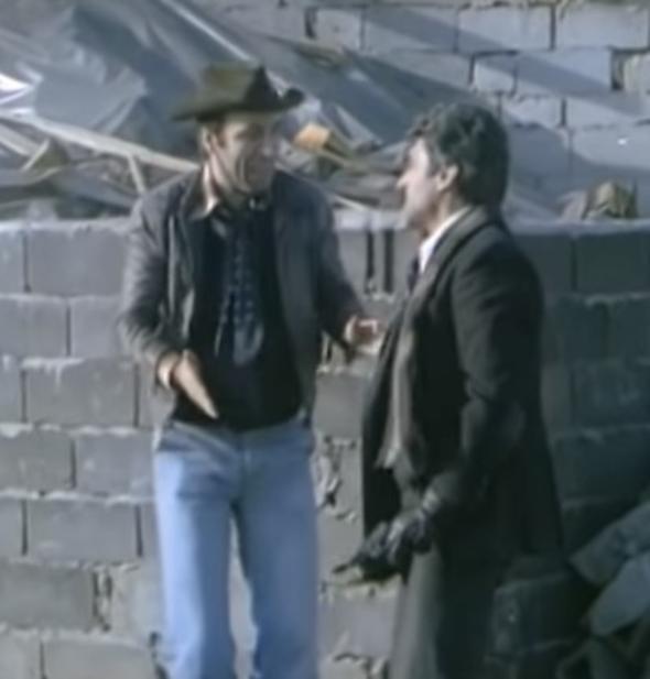 Bu adamlarn filmlerinde reyting rekorlar krld o zaman sinemalarda. Neden o oyuncular hatrlanmyor? nsana ac veren bu ite. nsan hatrlanmak istiyor. Bizi seven insanlara gstermek iin hi olmazsa bari bu yallmda bir ya da iki filmde gzkrsem, onlar da mutlu olur."