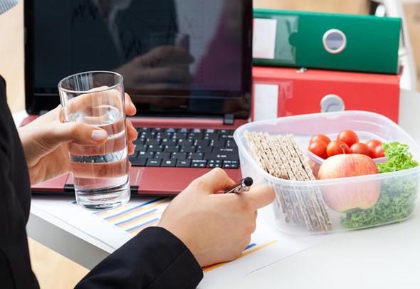 Doru mu yanl m?    Yemek yannda su iilmez.