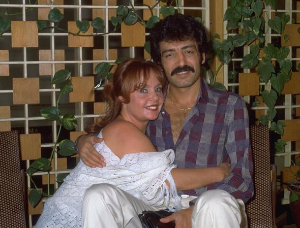 Mslm&#8217;e ait her eyi zlyorum. Her zaman evin iindeymi gibi hissediyorum, sadece sessini duyamyorum. Aklma onun mutfakta yanma sokulular geliyor.