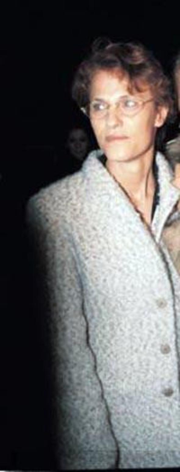 Ev hanm olan Asuman kel'in kz nl bir manken.