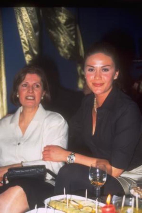 Kzyla duyduu gururu her frsatta dile getiren Naime Hanm, Demet ener'in annesi...
