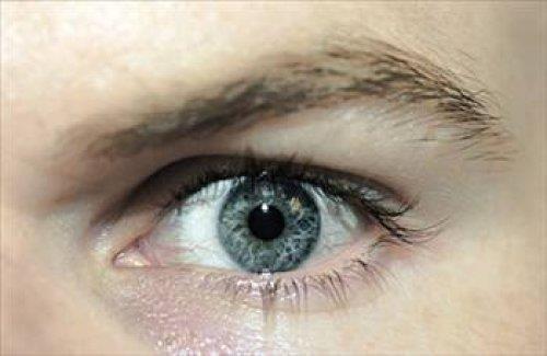 svireli Cece Leclere, tp adamlarnca "megavizyon" diye adlandrlan ok stn bir grme yeteneine sahipti. Kumalarn, kaln astarl zarflarn, perdelerin, hatta bazen tula duvarlarn arkasn bile grebiliyordu.