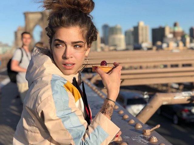 lk oyunculuk deneyimini 2016 ylnda barollerini Sinem Kobal, Hakan Altner, Sinan alkanolu, Kayhan Yldzolu, mit Erdim, Serkan enalp, Cansu Demirci'nin paylat Selena dizisiyle yaad.