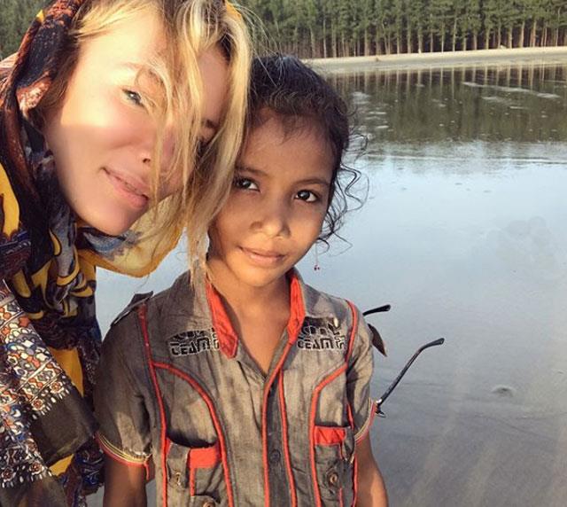 "Canm Gamze zelik, seni uzun yllardr tanyorum, sevgili ablanla tanma ve hep beraber sohbet etme frsatm oldu ka kere. Muazzam gzellie sahiptir Gamze. Konuurken izlerdim onu hayranlk ve hala hayranlkla izliyorum onu.