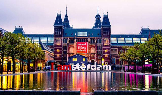 HOLLANDA:  Restoran: Servis hizmeti hesaba dahildir ancak ekstra hizmet iin yzde 10'a kadar bahi braklabilir  Taksi: 1 euroya kadar yuvarlama yaplabilir  Otel: Birka euro verilebilir