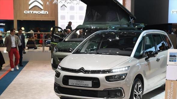 Standart Paket, ya filtresi, hava filtresi, karter tapas, ya, bakm ve iilii ve 15 nokta ka hazrlk checkup iilii hizmetini kapsyor. Full Paket ise ya filtresi, hava filtresi, yakt filtresi, polen filtresi, karter tapas, ya, bakm ve iilii ve 15 nokta ka hazrlk checkup hizmetini kapsyor.