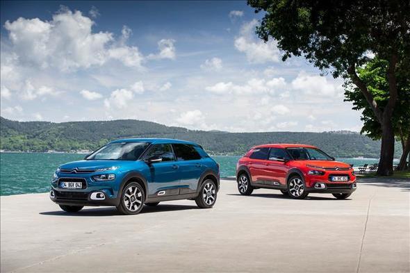 Citroen kampanyas yl sonuna kadar srecek  <br>  Citroen'in kasm aynda uygulad avantajl servis kampanyas, gelen youn talep zerine 31 Aralk'a kadar uzatld.Citroen'den yaplan aklamaya gre, kampanyaya katlan Citroen Yetkili Servislerinde uygulanacak net fiyatl kampanya kapsamnda Citroen sahiplerine orijinal bakm yedek paralar, iilik ve motor yalarnda cazip indirimler ieren drt fakl "Standart Paket" ve be farkl "Full Paket" sunuluyor.