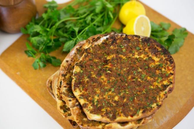LAHMACUN    Sadece 1 lahmacunun kalori miktar yaklak 160 dr. Kalori yakm iin ise yarm saat basketbol oynamalsnz