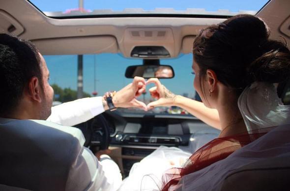 Yolumuzda ok uzun evimizin orada da tramvay almas var, otobsle gidiyoruz&#8230; Salarm jlelemiim, gidene kadar uykuya dalmm kafamn sa taraf jleden dolay yapm&#8230; Biz her eye ramen gittik. Bir baktm 100 tane ocuk var, ayn yatayz grnce inanamadm.