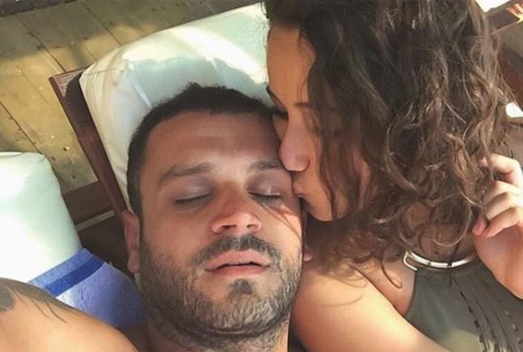 Ertesi gn bizi aradlar. &#8216;Siz seildiniz&#8217; diye&#8230; Biz tabii oke olduk. O kadar ocuun arasndan ben seilmiim. Ertesi gn gittik abimle beraber annem ve babam esnaft youndu ileri brakamamlard dkkan... Sabah 08.00&#8217;de gittik gece yars 04.00&#8217;e kadar srd.