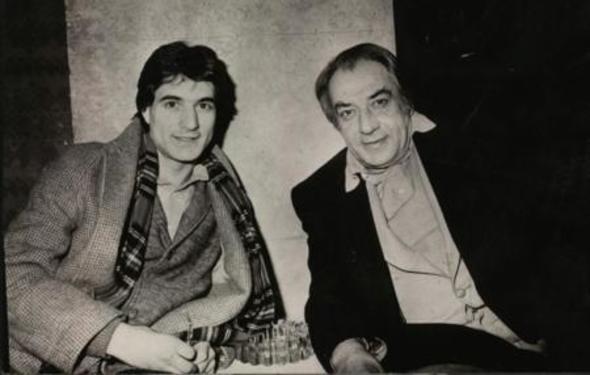 Beyazperdenin emektarlarndan Sadettin Erbil'in olu olan Mehmet Ali Erbil, ocukluk yalarndan beri kameralara aina.