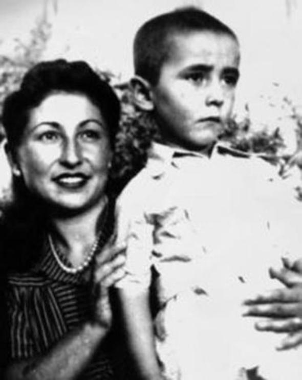 ENER - AL EN    Komedi filmlerinin duayen ismi ener en, 1941 ylnda dnyaya geldi.