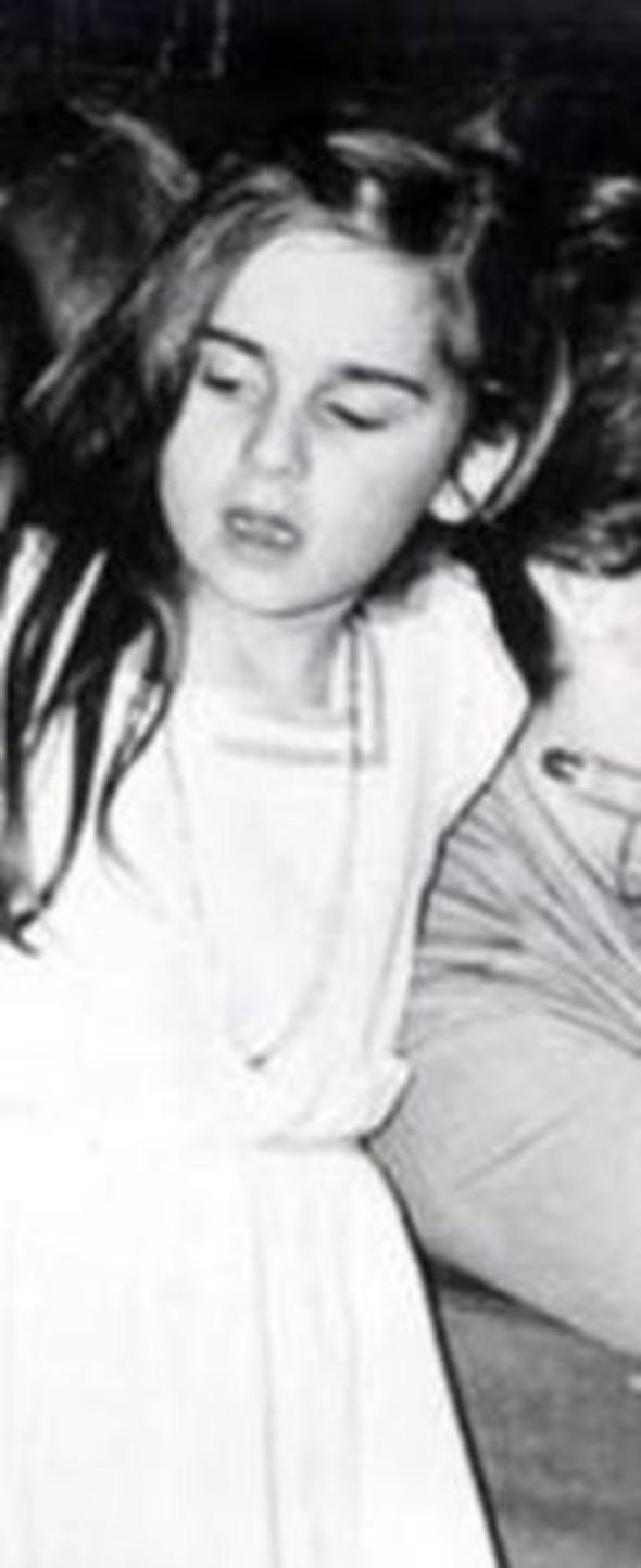 SEREN - ZTRK SERENGL    Sinemaya uzun yllar emek vermi olan ztrk Serengil'in kz Seren Serengil de balarda babasnn izinden yrd..