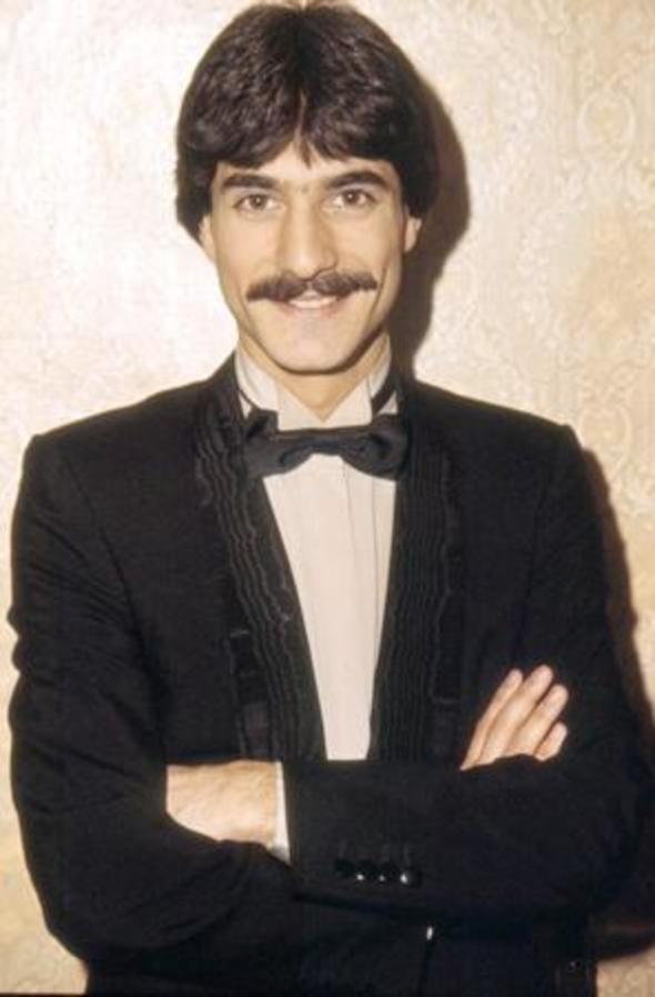 MEHMET AL - SADETTN ERBL    Trkiye'nin en ok konuulan ovmenlerinden Mehmet Ali Erbil'in de baars aileden geliyor.