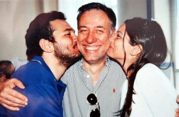 Ali Sunal imdilerde Gldr Gldr ile ekranlarda.