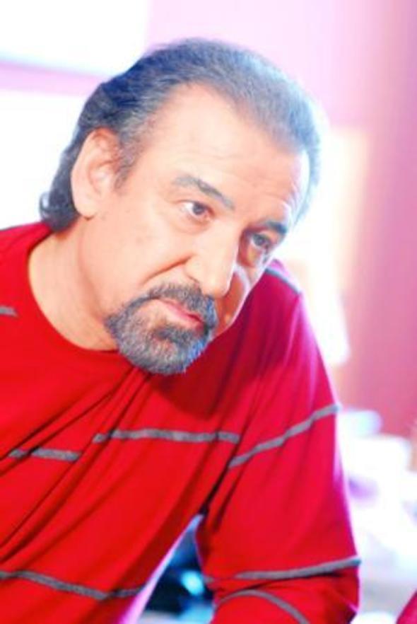 Trkiye'ye dndkten sonra "Kampusistan" adl dizisiyle baba meslei olan oyunculua ilk admn att.Sonrasnda bir ok filmde rol alan Irmak nal,"Babam bana destek olmuyor" aklamalar ile gndemi megul etti.