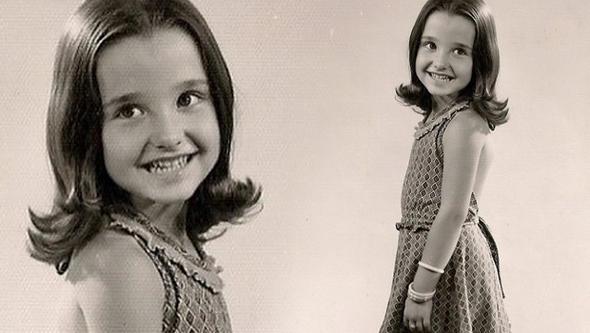 Kimi annesiyle kulislere tand, kimi set aralarnda babasn bekledi, kimi ise tesadfen sahne ile tant... Gn geldi ocuklar byd... imdi her biri anne babalarnn kendilerine brakt bayra gururla tayor... te dnn ocuklar bugnn yldzlar olan o isimler...