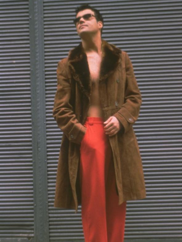 Hakan Peker, Akda Pekkan'n 20 yllk szleme yapmasyla ilgili soruya ise u yant verdi:    "Ajda Pekkan kontrat nce yukars ile yapt galiba. O miraslar iin bir eydir belki&#8230; Allah uzun mr versin. Ben 2 yl sonrasn bile bilmiyorum&#8230; 20 yl uzun zaman&#8230; Unutulmaktan neden korkuyor insanlar. Ben korkmuyorum. Her albm bir yar, ben artk o yarta olmak istemiyorum."