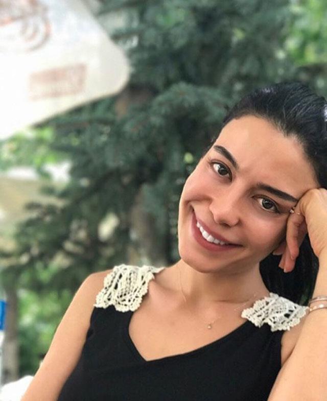 BERVAN EDEBAL KMDR? 3 Mays 1982 tarihinde Ankara'da dnyaya gelen Berivan Edebali, Ankara niversitesi Opera Blm'nden mezun oldu.