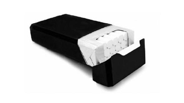 Yaplan yasal dzenlemeye gre, bu yl itibariyle sigarada tek tip pakete geilecek.    Sigara markas, paketin sadece bir yzeyine ve bu yzeyin yzde 5&#8217;ini amayacak ekilde yazlacak.    Paketlerin zerine markann logosu, simgesi veya iaretleri konulamayacak. Bu kurallar, birden fazla paketi bir arada bulunduran ttn rnleri kutular iin de geerli olacak. Tek tip olarak tasarlanan sigara paketleri ile ilgili hususlar, hazrlanan ynetmelikle dzenlenecek