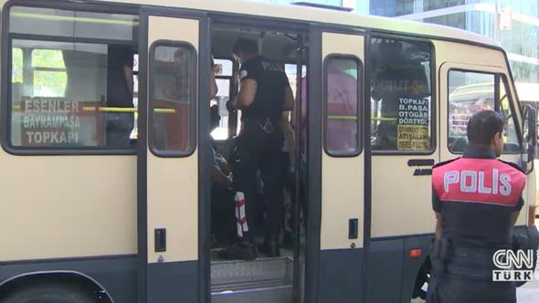 stanbul&#8217;da minibs, taksi dolmu ve servis tamacl yapan aralarla ilgili alnan karar dorultusunda 1 Ocak 2019 ylndan itibaren aralarn tavanlarna ve sa-sol yanlarna plakas yazacak.    stanbul Bykehir Belediye Bakanl Ulam Koordinasyon Merkezi (UKOME), ticari amala yolcu tamacl yapan ve Toplu Ulam Hizmetleri Mdrl&#8217;nden izin belgesi alan tatlarn sa ve sol yanlar ile tavanlarna plaka yazlmasyla ilgili karar ald. Karar 1 Ocak 2019 tarihinden itibaren balyor. Sar taksiler iin var olan uygulama minibsler, taksi dolmular, servis aralar iin de bu tarihten itibaren geerli olacak.