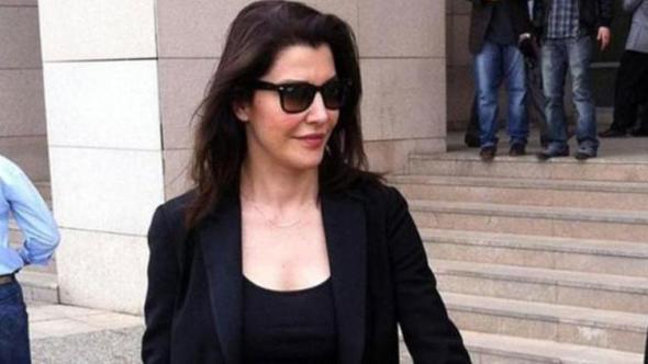 Manken Deniz Akkaya'nn, eski menajeri Merih Ylmaz' tehdit ettii iddiasyla, 9 Ekim'de emniyette ifadesine bavuruldu.