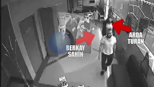 stanbul Cumhuriyet Basavcl, Turan ile ahin arasnda yaanan kavgayla ilgili 11 Ekim'de soruturma balatt. Soruturma kapsamnda Arda Turan, ayn gn avukatyla birlikte Beikta le Emniyet Mdrl Asayi Bro Amirlii'ne giderek ifade verdi.