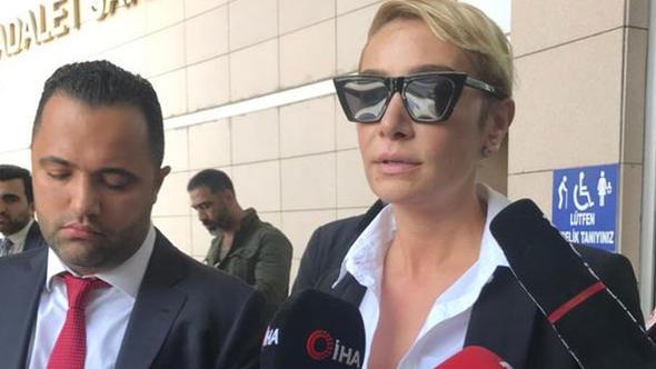 Adliye knda konuan Genolu, "Bir hukuki srecin iindeyiz. ok fazla bir ey sylemek istemiyorum akas. Zaman gelince zaten konuacaz. Savcla ifade vermeye geldim. Ahmet Kural'dan ikayetiyim." dedi. Avukat Epzdemir, 3 Kasm'da savcla sunduu baka bir dilekede, Kural'n, "kasten yaralama" suundan da cezalandrlmasn talep etti.