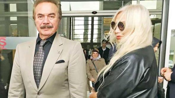 Sanat Orhan Gencebay, baz sosyal paylam sitelerinde hakknda yaplan yorumlarda hakarete urad iddiasyla stanbul Cumhuriyet Basavcl'na 12 Ekim'de su duyurusunda bulundu. Ei Sevim Emre ve avukat Berrin Ayata ile alayan'daki stanbul Adalet Saray'na gelen Gencebay, sosyal medyadaki hakaretlerin zc olduunu, zldn ve hi ilgilenmek istemediini ancak hakaretler bu kez ok iddetli olduu iin adliyeye geldiklerini anlatt.