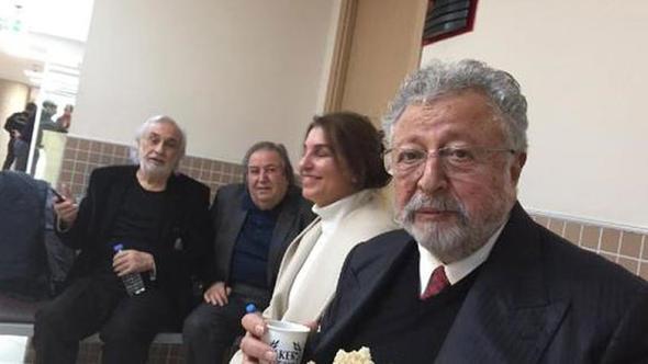 Bir televizyon programnda konuan Metin Akpnar ve Mjdat Gezen hakknda soruturma balatld. Konuya ilikin stanbul Anadolu Cumhuriyet Basavcl tarafndan 23 Aralk'ta yaplan aklamada, "Basn organlar ve sosyal medya hesaplarnda, Gezen ve Akpnar&#8217;n Trkiye Cumhuriyeti devleti Cumhurbakan'n hedef alarak hakaret ierikli szler syleyip darbe ve lm tehdidinde bulunduklar ynnde haberler yer ald" hatrlatlarak, soruturma balatlan iki phelinin basavcla davet edildii bildirildi.