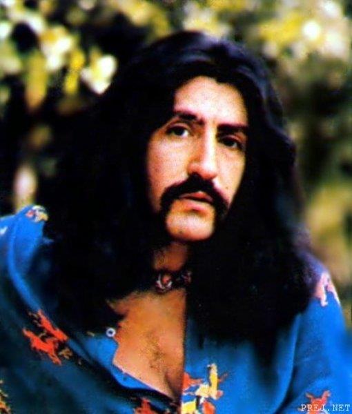 Sanatnn kk olu Batkan Mano, geen yl babasna olan zlemini dile getirmiti.