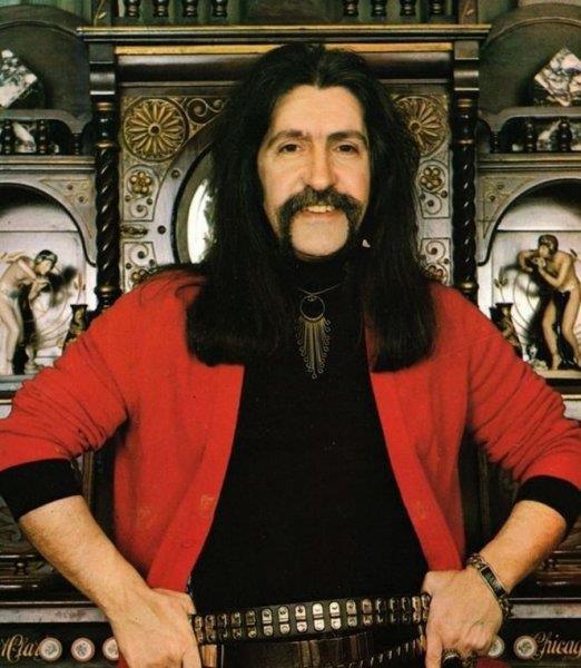 1970 ylnn kasm aynda, 'Dalar Dalar' adl plan yaynlad. 700.000'den fazla satan 'Dalar Dalar'la birlikte yldz parlad. 'Dalar Dalar', Bar Mano'ya Platin Plak dl'n kazandrd.