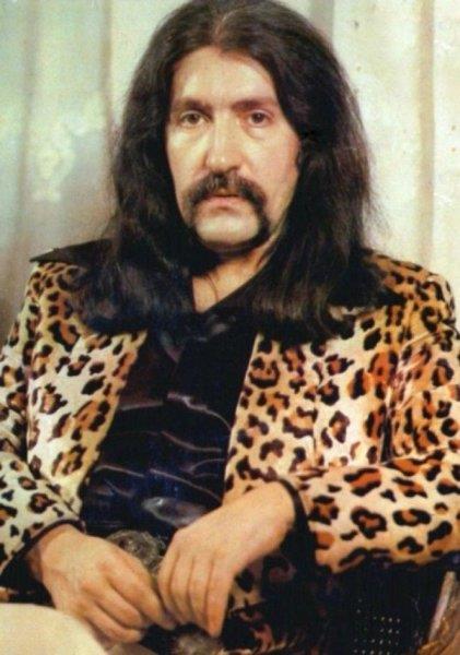 1981 ylnn sonlarna doru "Szm Meclisten Dar" albmn karan Bar Mano, mzikal kariyerinin zirve noktalarndan birini yaad. Ayn yl ilk kez baba olma heyecann tatt.