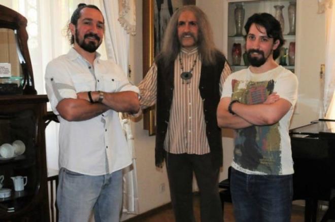 Mzikle uraan Doukan Mano&#8217;nun yan sra imdilerde Kadky&#8217;de kendi kafesini ileten Batkan Mano, "En ok gururlandmz ksm Bar Mano&#8217;yu hi tanmam ocuklar bile arklar ezbere sylyorlar" demiti.