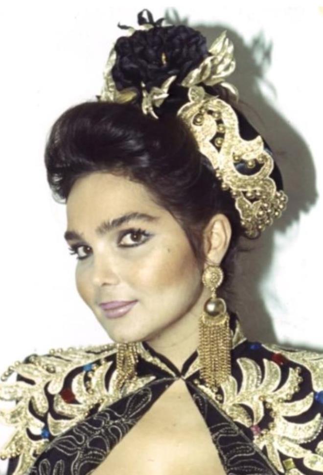 * Evimi soydular, dkkanm soydular. Sfr deilim ok kr. stanbul&#8217;daki evlerimin tapularn alamyorum. Arsa aldk, kooperatife dndrdk. Korkun olaylar oldu. 3 yklenici mteahhit deiti. Mteahhit btn tapular 2017&#8217;de alm. Bir ou kaakm onlar ortaya kmasn diye bizim tapular da veremiyorlard. Savcla verdim. Evleri teslim ettiler. Tapular alamyorum.