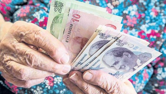 YALILAR: Devlet, 65 ya stndeki ihtiya sahibi kiilere halen 543,25 lira maa dyor. Bu tutar memur maa katsaysndaki artla ykselecek. Yeni maa 606 liraya kacak. Ayrca bu demeden yararlanmada gelir snr artacak. Yal aylnda, kiinin kendisine ve eine ait her trl gelirler toplam esas alnyor. Kii ba den ortalama aylk gelir tutar asgari cretin aylk net tutarnn 1/3'ndenaz ise aylk balanyor. Bu snr bu yl iin 483,63 lirayd. Ocak'ta bu snr da 609,67 liraya kacak