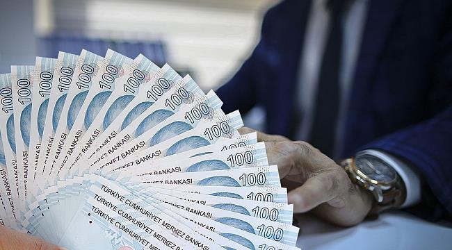 HERKESE YKSEK TAZMNAT: Asgari cretin artmasyla birlikte kdem tazminatlar da yzde 26,05 artacak.  <p>    2019'da brt cret 2.558,40 TL'den hesaplanacak. rnein 10 yldr alan bir asgari cretli iinin kdem tazminat 2018 ylnda 20.295 lira olurken bu rakam 2019 ylnda 25.584 liraya kacak... Bylece alan 5 bin 289 lira daha fazla para alacak.