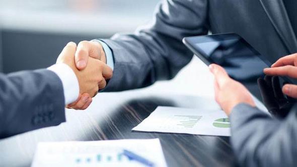 Bu erevede aile yardm denei dahil en dk memur maann 3 bin 512 liraya, en dk memur emekli aylnn da 2 bin 379 liraya ykseldii bildirildi.