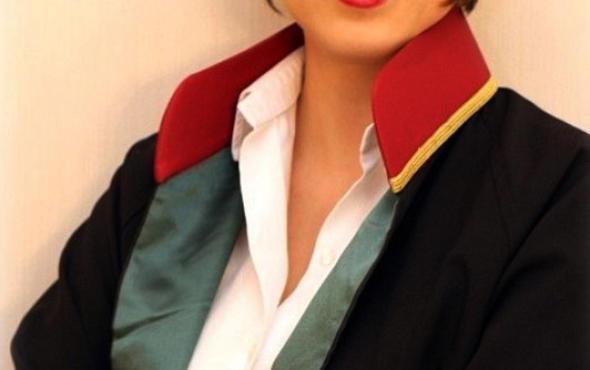 <p>AVUKAT ( 1/4)</p>  <p> </p>  <p>2019 Ocak</p>  <p> </p>  <p>5 bin 990 lira</p>  <p> </p>  <p>Emekli maa</p>  <p> </p>  <p>2 bin 924 lira</p>