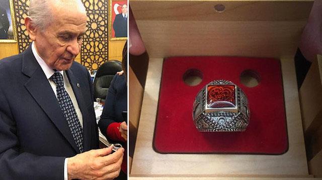 DMANCA TAVIRLARA KARI KORUYOR... Zirkon tann ayrca baklk sistemini glendirme, denge ba dnmesi gibi eitli hastalklara da iyi geldii belirtiliyor. Zirkon&#8217;un dmanlara, dmanca tavrlara kar da kalkan vazifesi grd syleniyor.