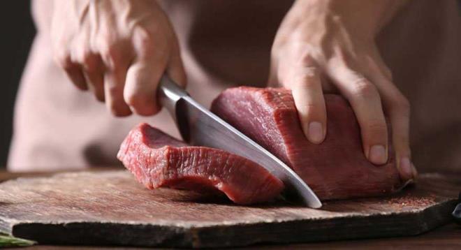 AZ YALI ETLER<p>      Et, tavuk, hindi ve balkta yksek miktarda bulunan ve tokluk sresi en uzun makrobesin olan proteinler; ghrelin ve GLP-1 gibi tokluk hormonlar zerinde etkili oluyor.