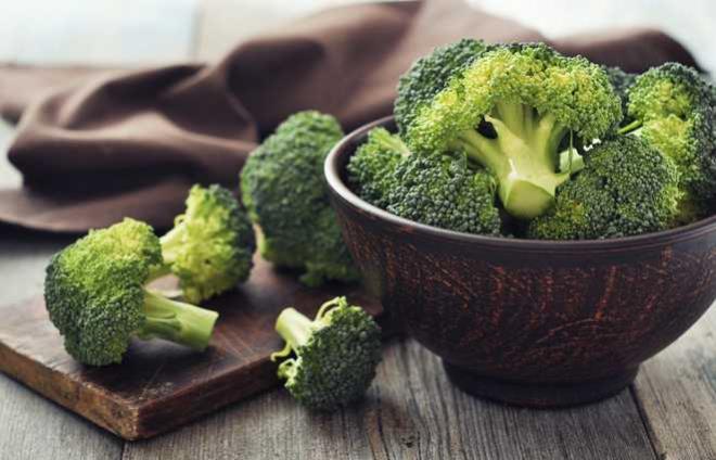 YEL YAPRAKLI VE KKRTL SEBZELER<p>      zellikle spanak, roka, maydanoz gibi yeil yaprakl sebzeler ve lahana, brokoli gibi kkrtl sebzeler yksek posa ve su ieriyorlar.