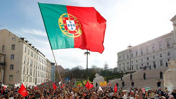 Portekizce dokuzuncu en gl dil unvanna sahip. Portekizce 215 milyon kiinin anadili.