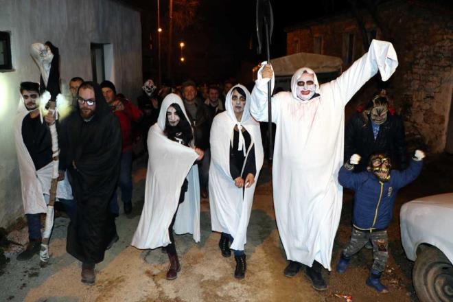 Bu anlamda yurt dndaki festival takipileri ve turizm irketleri bu elenceyi programlarna aylar ncesinde aldlar" dedi.