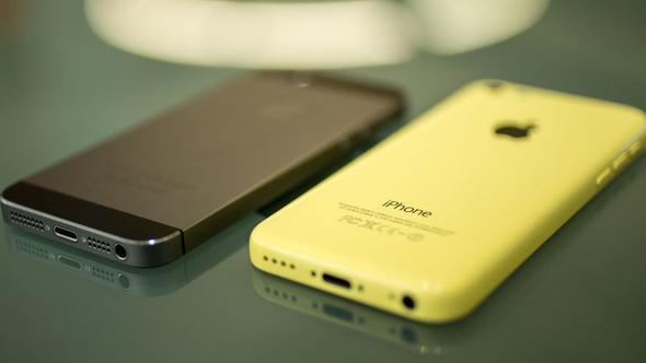 iPhone 5C    <br>Apple'n plastik tasarm nedeniyle daha ucuza satt; ancak ilgi grmeyen telefonu iPhone 5C de uzun mrl olmad.