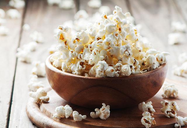 Yapay trans yalar kanda kt kolesterol dediimiz LDL kolesterol ve trigliserid dzeylerini ve buna bal olarak da koroner kalp hastal ve inme riskini arttrr. Ayrca tip 2 diyabet, inslin direnci, metabolik sendrom, kilo alm ve obezite, meme, pankreas, kolon, prostat gibi baz kanserler, cinsel ilev bozukluklar ve ksrlk, erken doum, gebelik hipertansiyonu, bebekte grme ve sinir sitemi geliiminde bozukluklar, alzaymr gibi baz sinir sistemi hastalklar ve ocuklarda saman nezlesi, atopik dermatit, alerjik astm, egzema gibi alerjik hastalklarn riskini de arttrmaktadr."